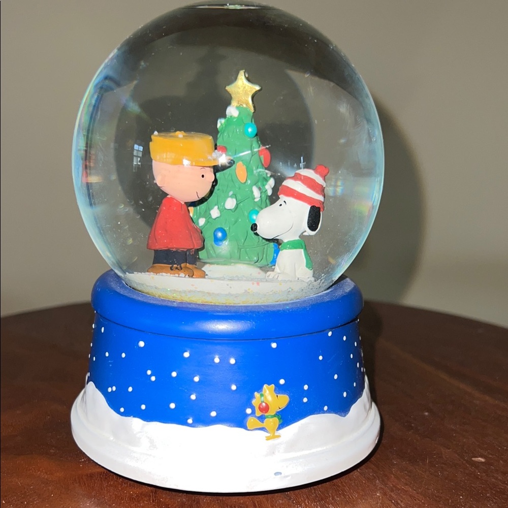Peanuts 50th anniversary Musical Snow Globe
